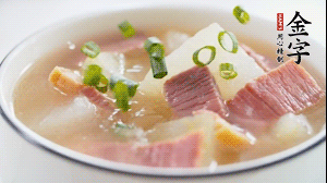 出鍋前撒上蔥花。