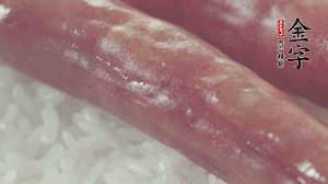 關(guān)上蓋子，煮到米飯露出時(shí)。