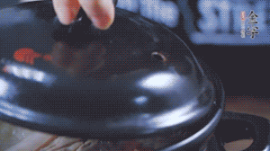 大火煮沸后，小火慢燉1～1.5個(gè)小時(shí)。