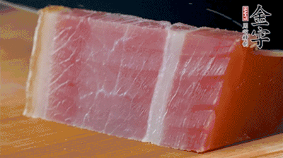 金字火腿切片。