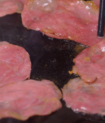 金字淡火腿用黃油/橄欖油煎熟。