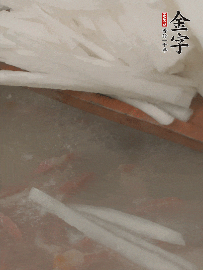 放蘿卜絲，燉5分鐘。