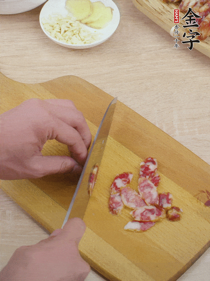 金字土香腸切片。