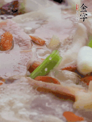 最后下枸杞、蒜白。