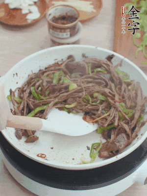 少許鹽調(diào)味。