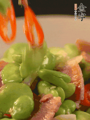 加清水略微煮2分鐘即可出鍋。