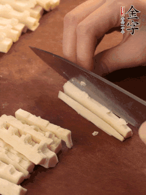 春筍、香菇分別切丁。