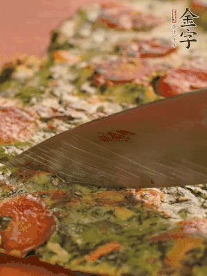 小火煎3分鐘后翻面，蓋蓋兒燜2分鐘。