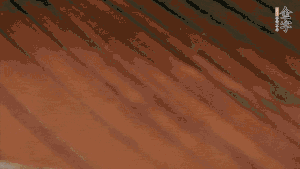 待水沸騰，煮到湯圓浮起，碗中加點(diǎn)豬油、生抽、蔥花就可以了。