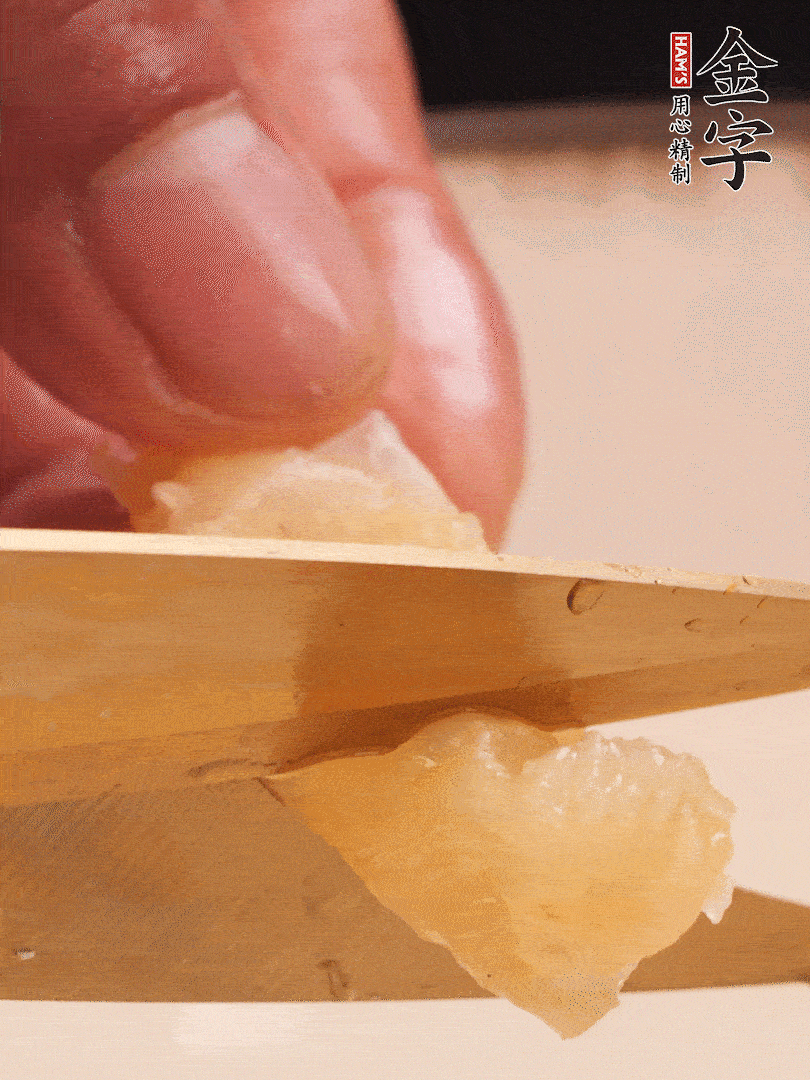 取出放入清水中，清洗表面，再剪成小段