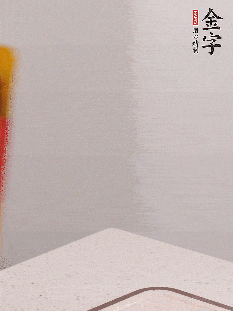 金字火腿切片，溫水浸泡5分鐘，將牛腩放鍋中，倒入比食材多2倍的清水，加姜焯水