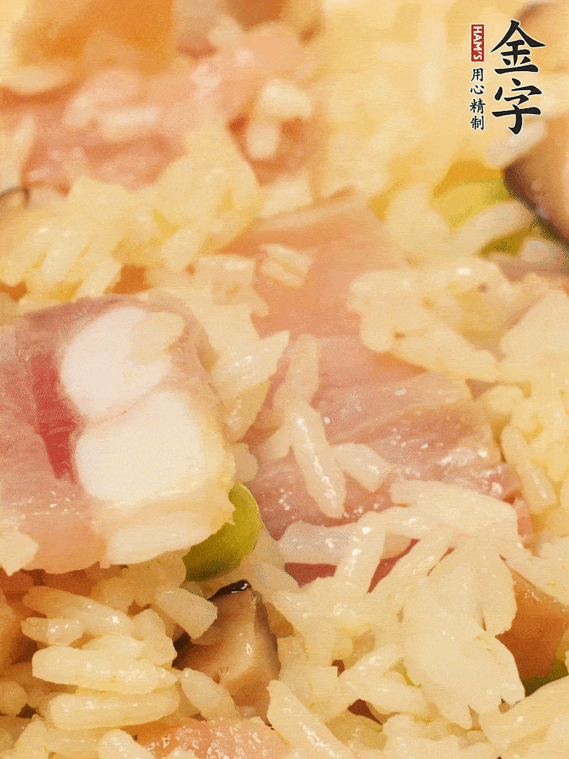 下米飯、蝦米繼續(xù)翻炒