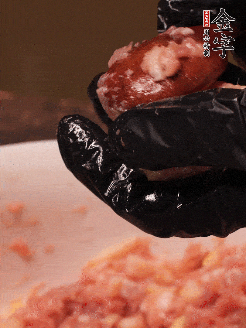 攪拌上勁，15g食用油，再攪拌一下，分成30g小圓球，冰凍1小時(shí)