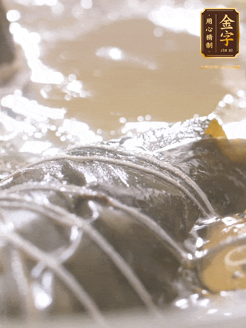 大火煮開(kāi)，轉(zhuǎn)中小火煮2h，燜2-3h。