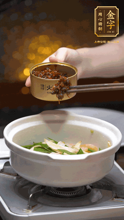 蝦仁、XO醬，猛火翻炒均勻