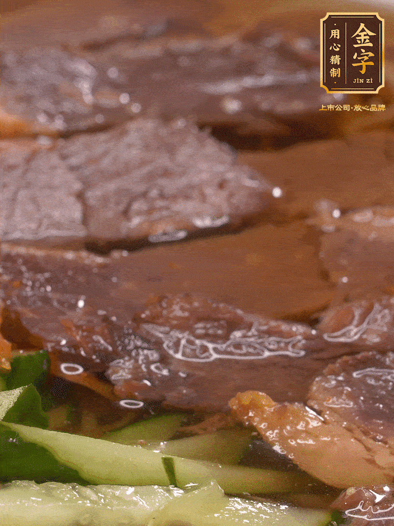 養(yǎng)麥冷面，涼水中清洗浸泡5分鐘，沸水中煮3分鐘，涼水漂洗沖涼