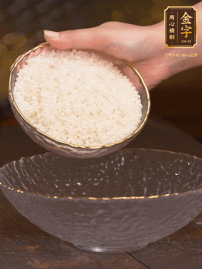 大米洗凈，浸泡1小時