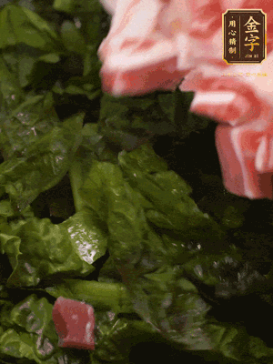 大米淘洗干凈，把食材全部放進(jìn)去，加適量水?dāng)嚢杈鶆?>
					</div>
					<span>步驟 3/5</span>
					<p>大米淘洗干凈，把食材全部放進(jìn)去，加適量水?dāng)嚢杈鶆?/p>
				</li><li>
					<div   id=