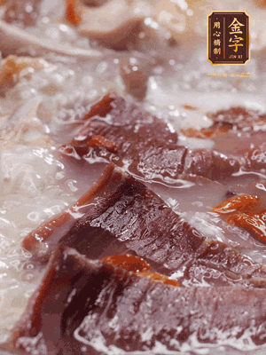 最后撒入枸杞，開(kāi)吃