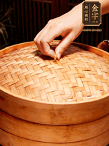 麻辣香腸蒸10分鐘，切成片，蒜苗切斜段，姜蒜干辣椒小米椒切碎