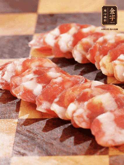 金字香腸切片，蘆筍去皮切丁