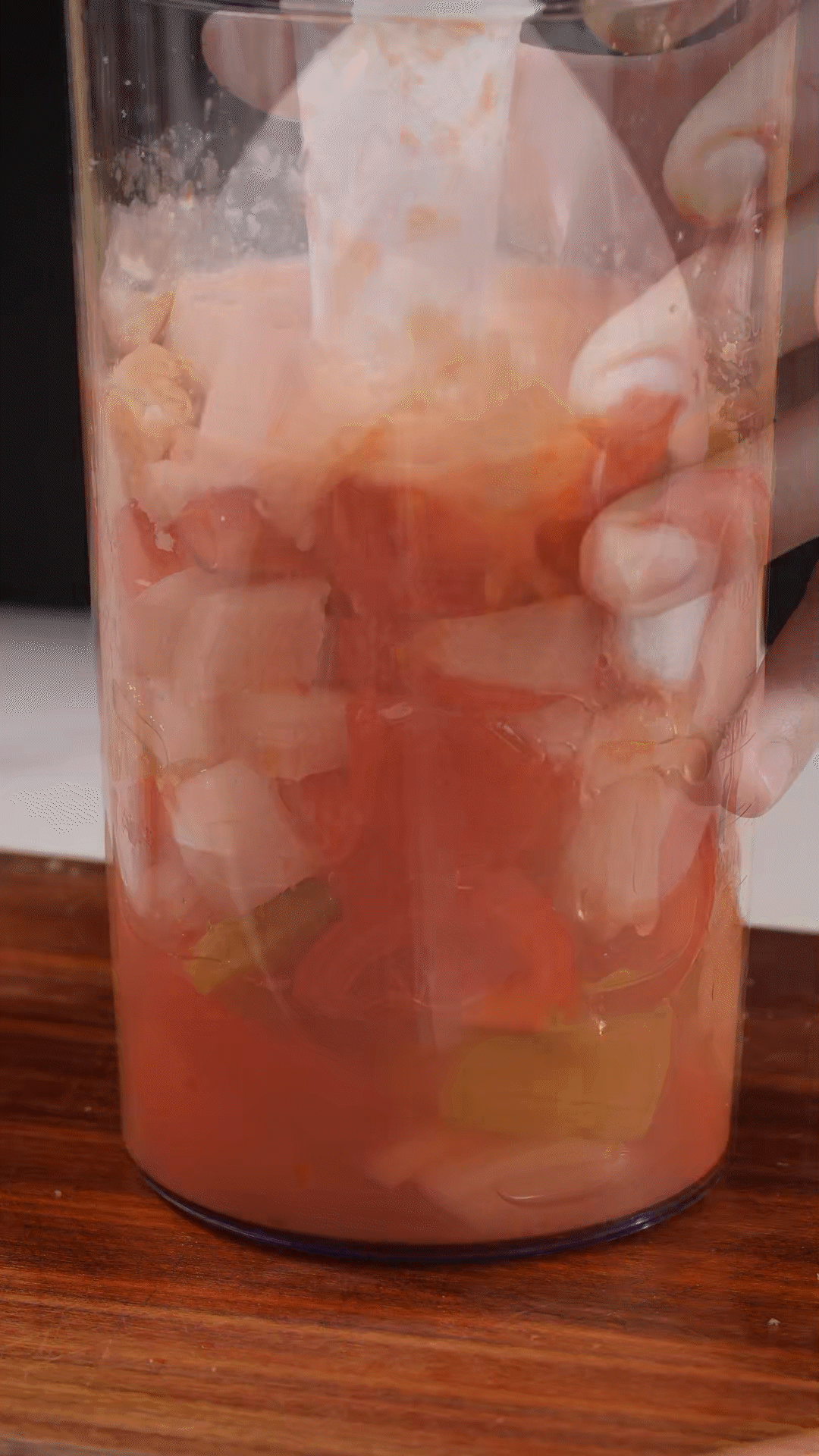 加入水、橄欖油、蘋果醋