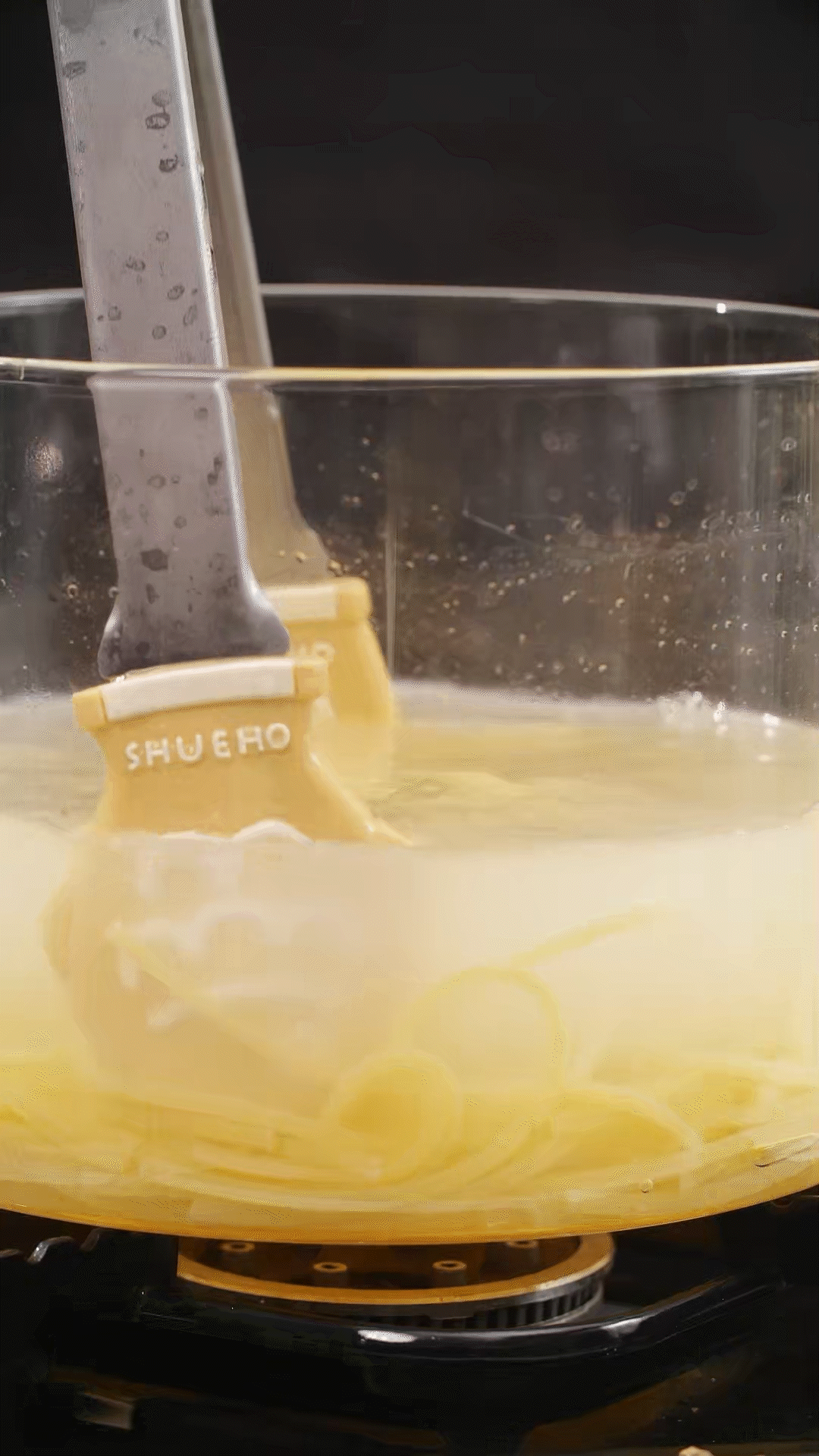 將意面煮熟，到自己喜歡的熟度。撈出過冷水，瀝干
