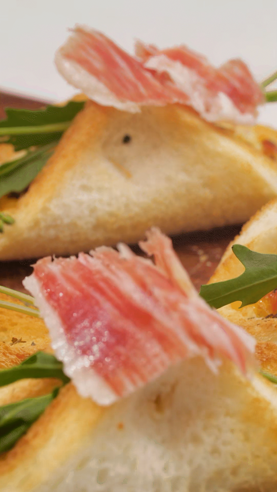 空氣炸鍋或烤箱180度5分鐘，撒歐芹碎
