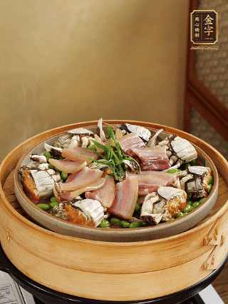 上鍋蒸15分鐘后，放蔥絲，潑熱油