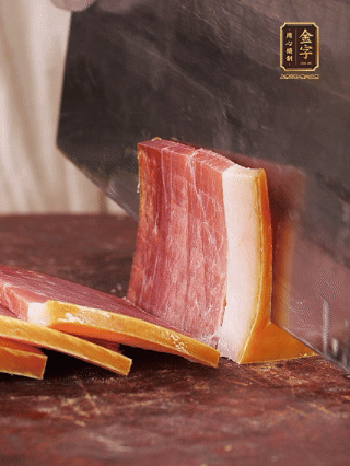 火腿切片，溫水浸泡5分鐘